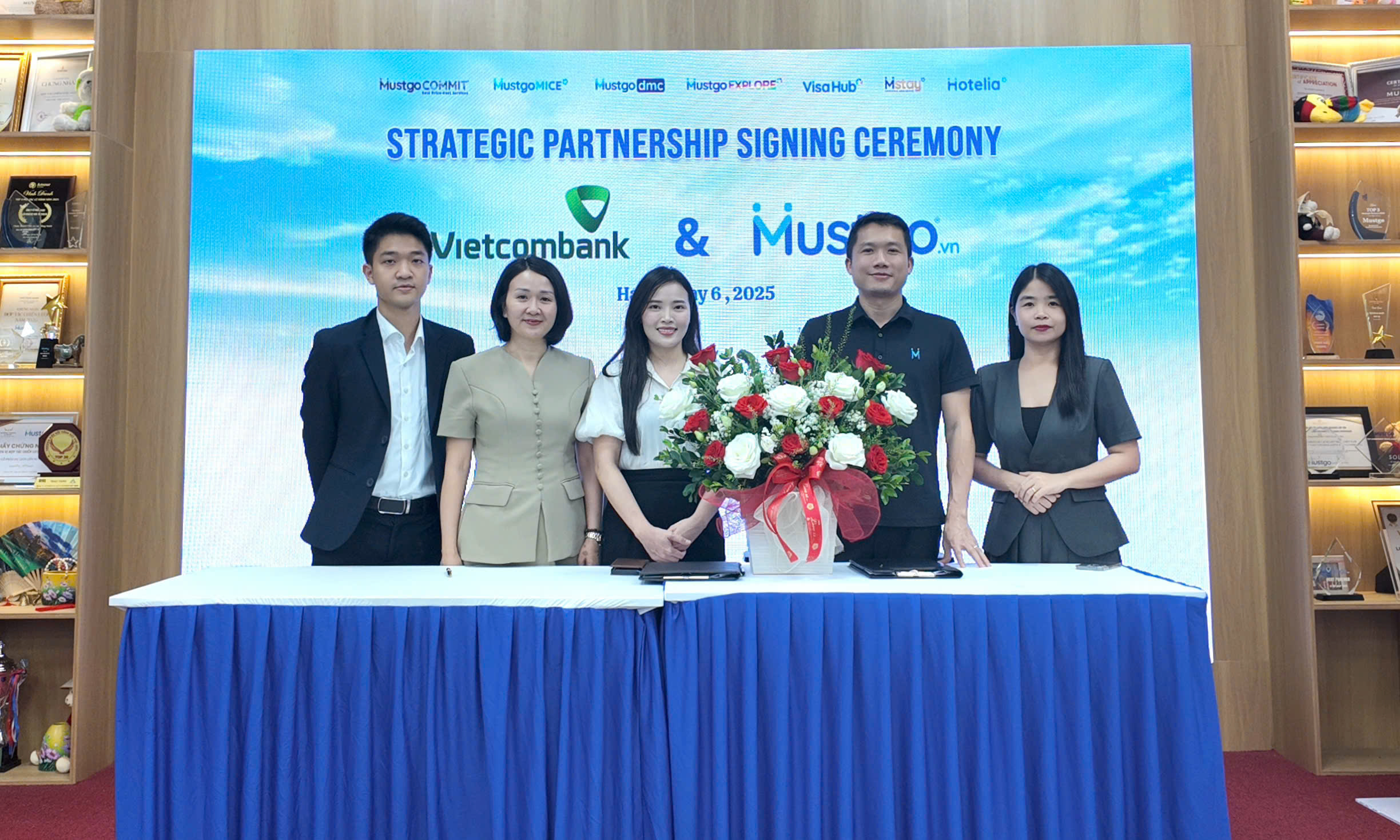 MUSTGO VÀ VIETCOMBANK KÝ KẾT HỢP TÁC TRIỂN KHAI THANH TOÁN QR XUYÊN BIÊN GIỚI