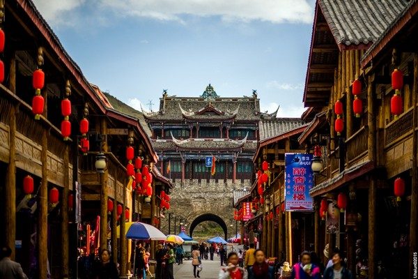Khám phá các điểm tham quan nổi bật trong tour trùng Khánh thành đô Cửu trại câu 6N5Đ