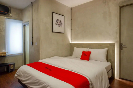 RedDoorz Plus Near Kawasan Sam Poo Kong Semarang
