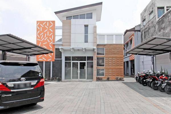 RedDoorz Near Hartono Mall 3 #5