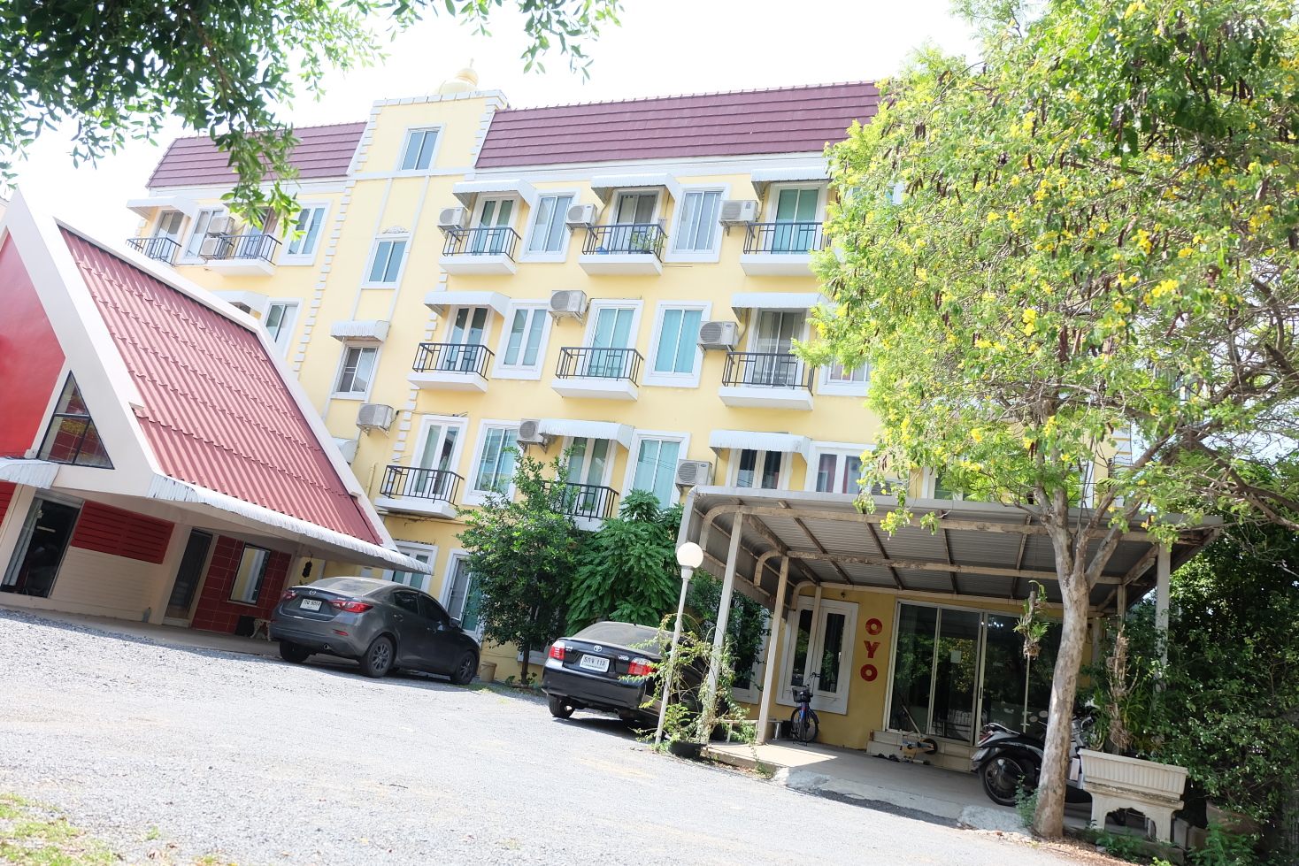 OYO 75429 '101 Place Navanakorm'