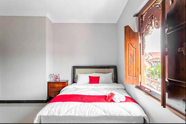 RedDoorz Syariah Near Exit Toll Banyumanik Semarang