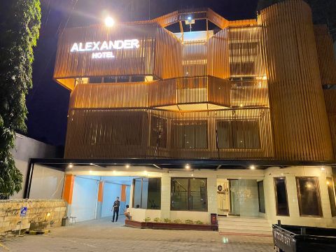 Alexander Hotel Tegal #5