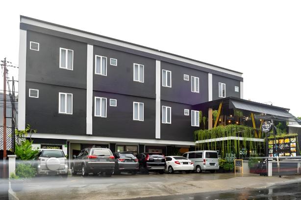 RedDoorz Near Botani Square Mall