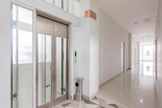 RedDoorz Plus Near Living Plaza Jababeka #5