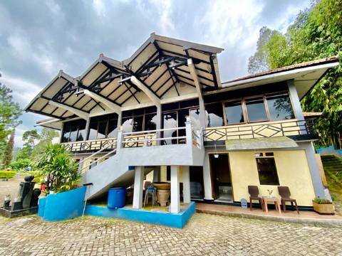 OYO 1852 Intan Bromo Homestay