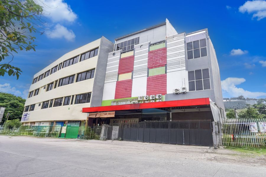 RedDoorz Plus at Hawai Inn Near Mall of Panakukang