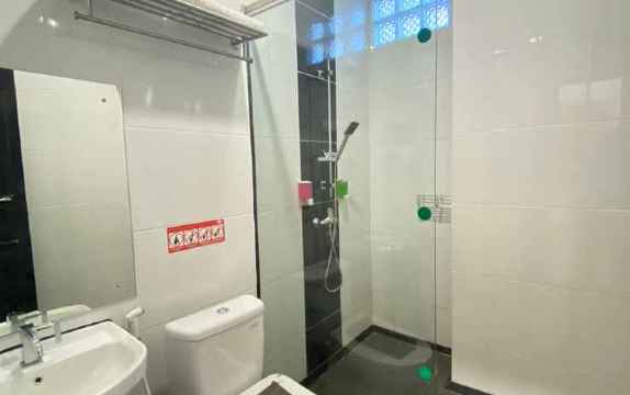 Q Hotel #5
