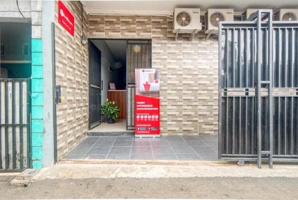 RedDoorz Near Graha Cijantung Mall