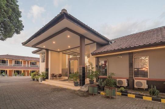 RedDoorz Near Alun Alun Subang