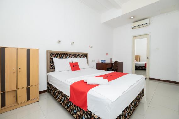 RedDoorz Near Bukit Darmo Golf