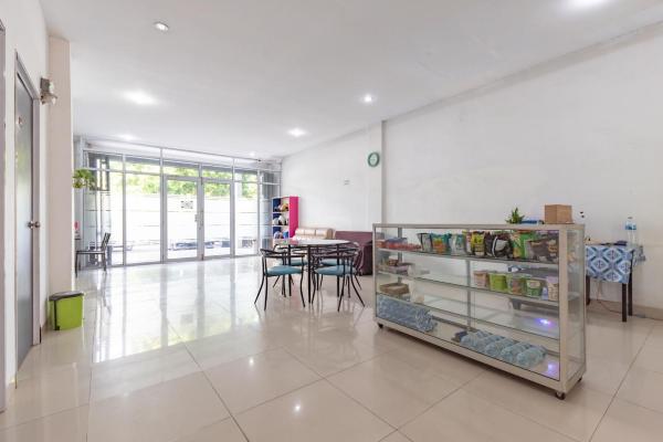 RedDoorz Plus Near Kepri Mall #5