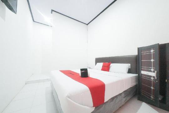 RedDoorz Syariah Near Mall Roxy Banyuwangi 2 #5