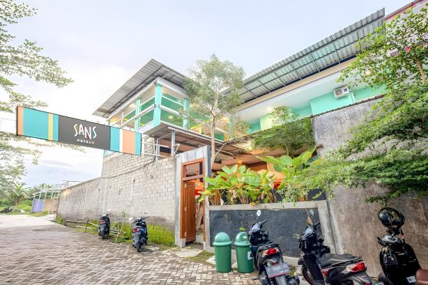 Sans Hotel Borobudur Banyuwangi