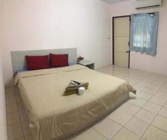 Watcharee Apartment