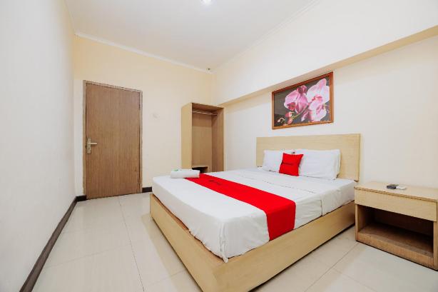RedDoorz Near Istana Plaza 2