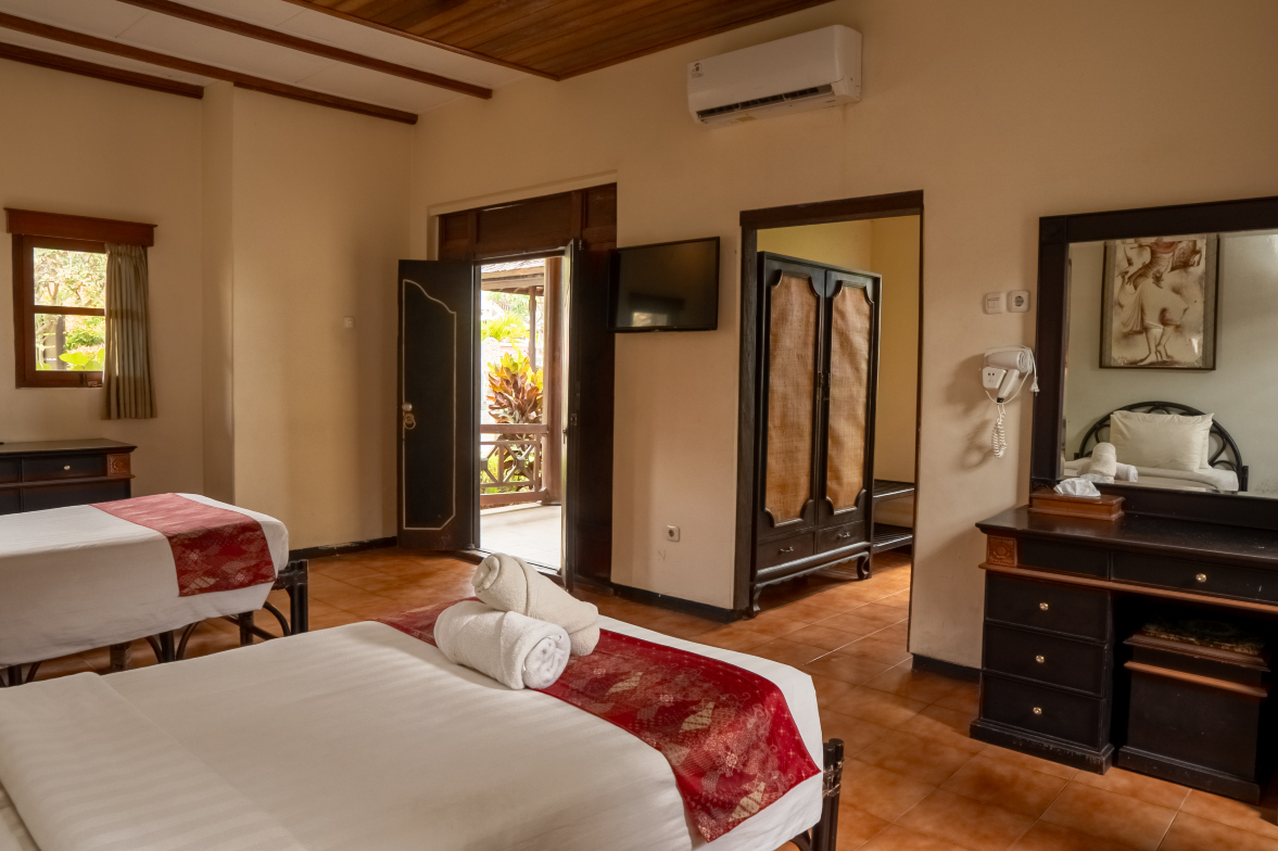 Bali Taman Beach Resort & Spa Lovina #5