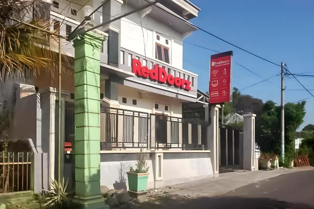 RedDoorz Near Rsud Nganjuk #5