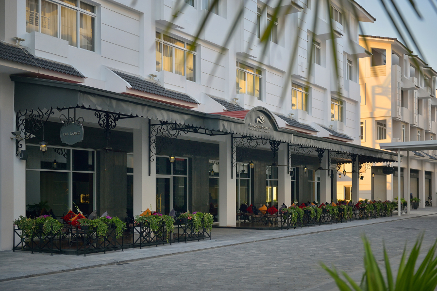Khách sạn Paradise Suites