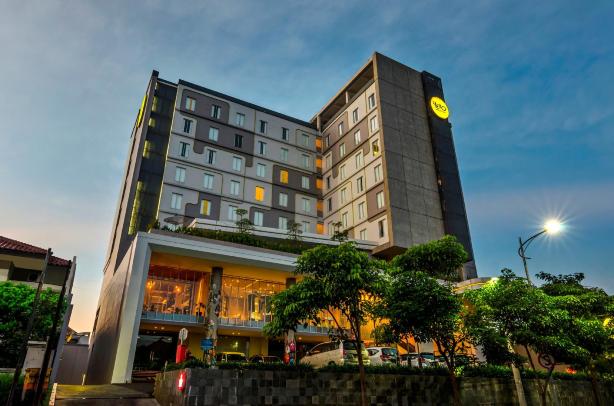Yello Hotel Jemursari