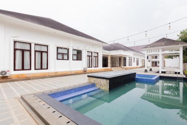 RedDoorz Premium Near Stasiun Lenteng Agung #5