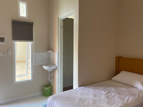 Nietsa Guest House Palu RedPartner