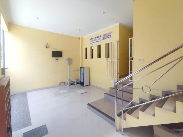 RedDoorz Near Exit Toll Banyumanik Semarang #5