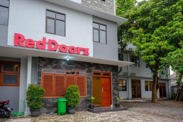 RedDoorz Plus Near Jogja City Mall 5 #5