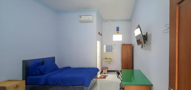Angrumba Family Homestay Syariah Near Rsud Caruban Mitra RedDoorz #5