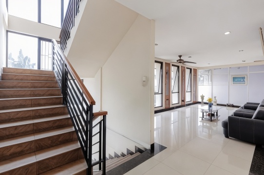 RedDoorz Plus Near Green Pramuka Square Mall #5