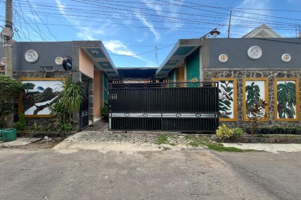 Raysha Luxury Guest House Mitra RedDoorz #5