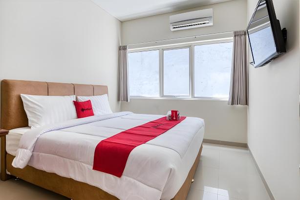 RedDoorz Near Ciputra World 3