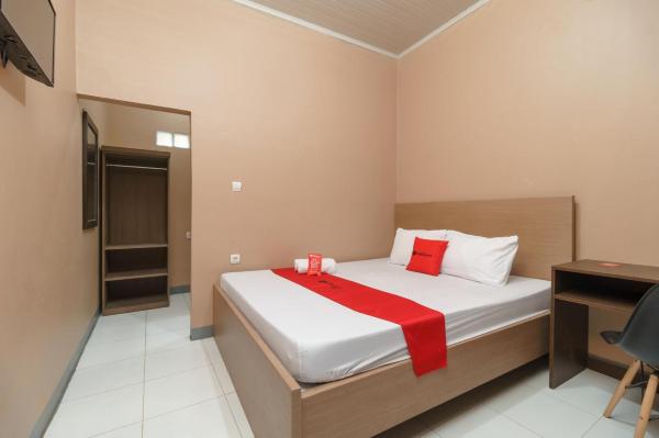 RedDoorz Syariah Near Siloam Hospitals Bulak Kapal