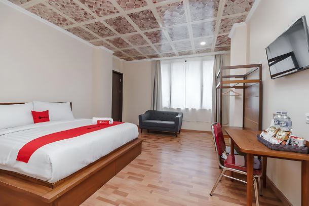 RedDoorz Plus near Soekarno Hatta Airport 2