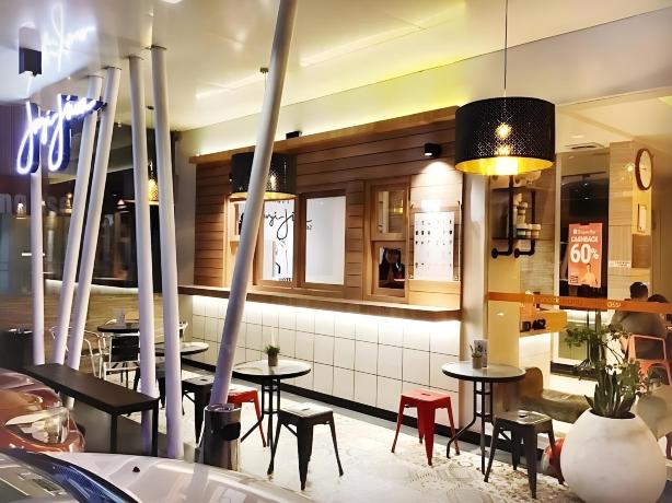 Avira Hotel Makassar #5