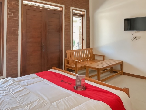 RedDoorz Resort Near Darajat Garut