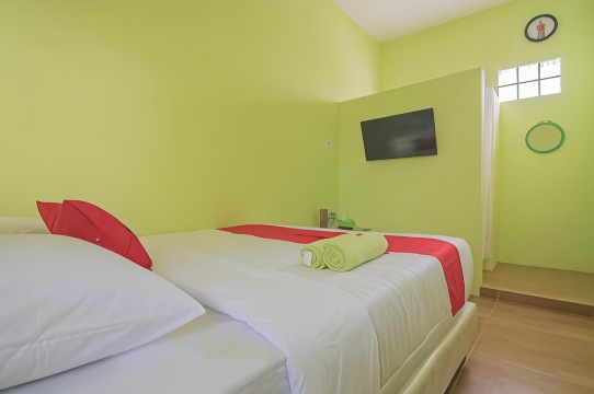 RedDoorz Syariah Near Museum Wisma Karya Subang