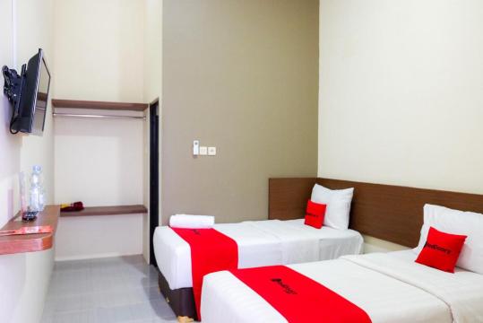 RedDoorz Syariah Near Exit Tol Pemalang Comal 2