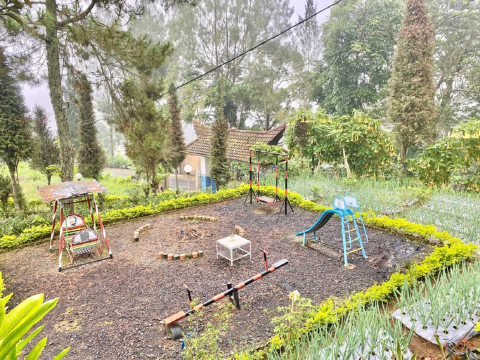 OYO 1852 Intan Bromo Homestay #5