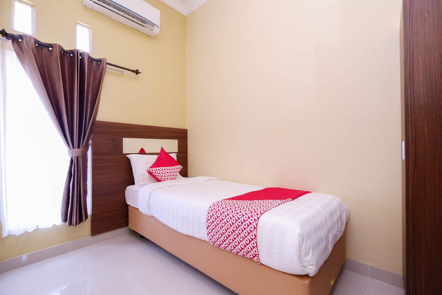 Shabrina Homestay Syariah Terminal Tirtonadi Solo RedPartner
