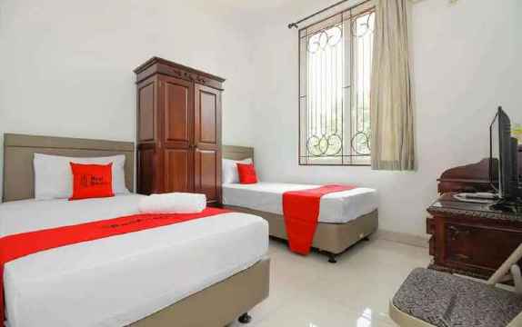 RedDoorz Near Uph Karawaci 2