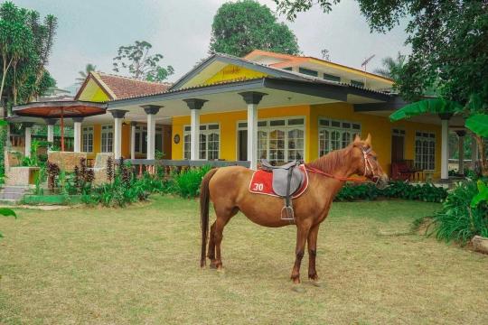 Residences by RedDoorz Near Taman Safari #5