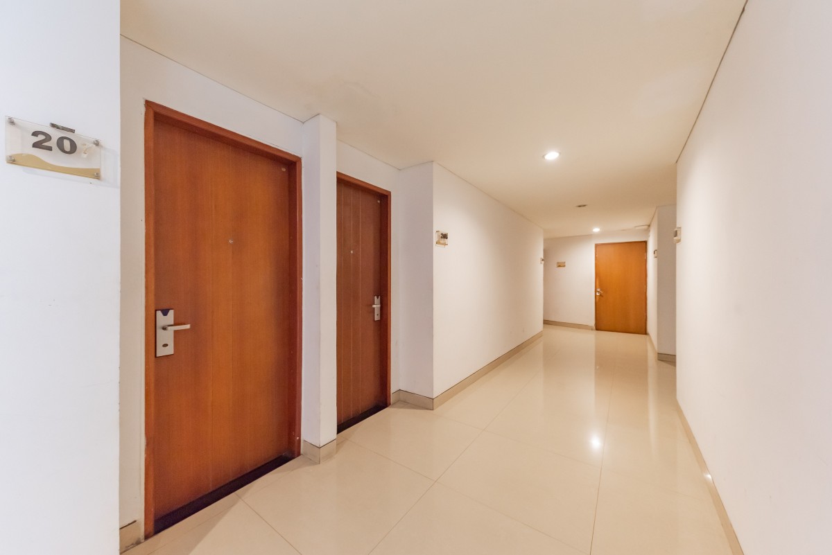 RedDoorz Premium Near Paris Van Java Mall #5