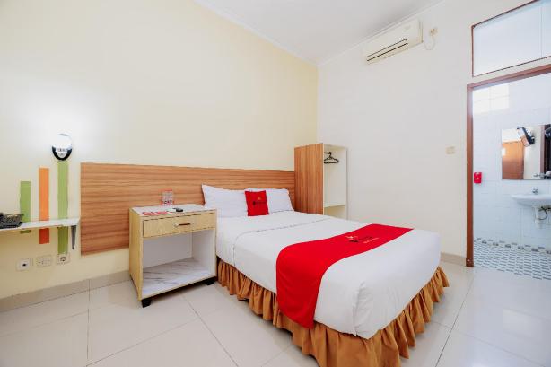 RedDoorz Plus @ Surapati 2