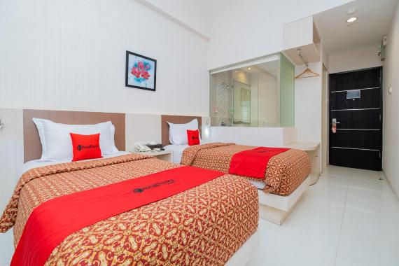 RedDoorz Premium @ Jalan Veteran Bojonegoro