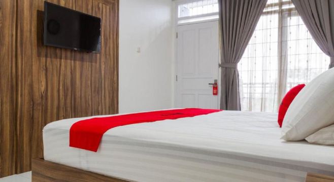 RedDoorz Plus Near Sukajadi 2 #5