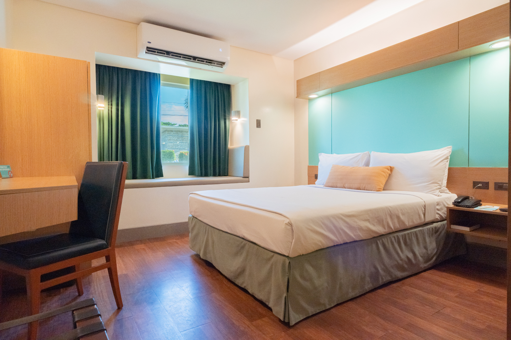 Microtel by Wyndham South Forbes Near Nuvali #5