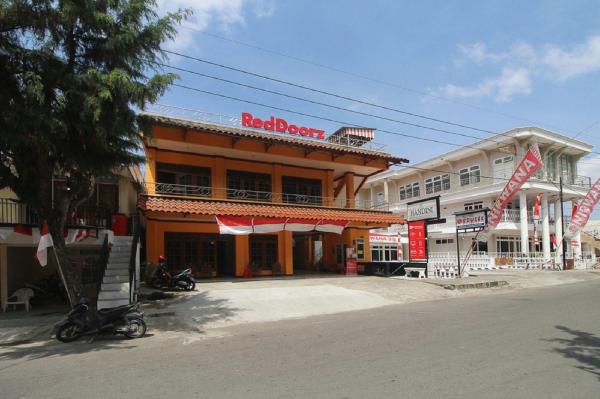 RedDoorz Near Sarangan Lake #5