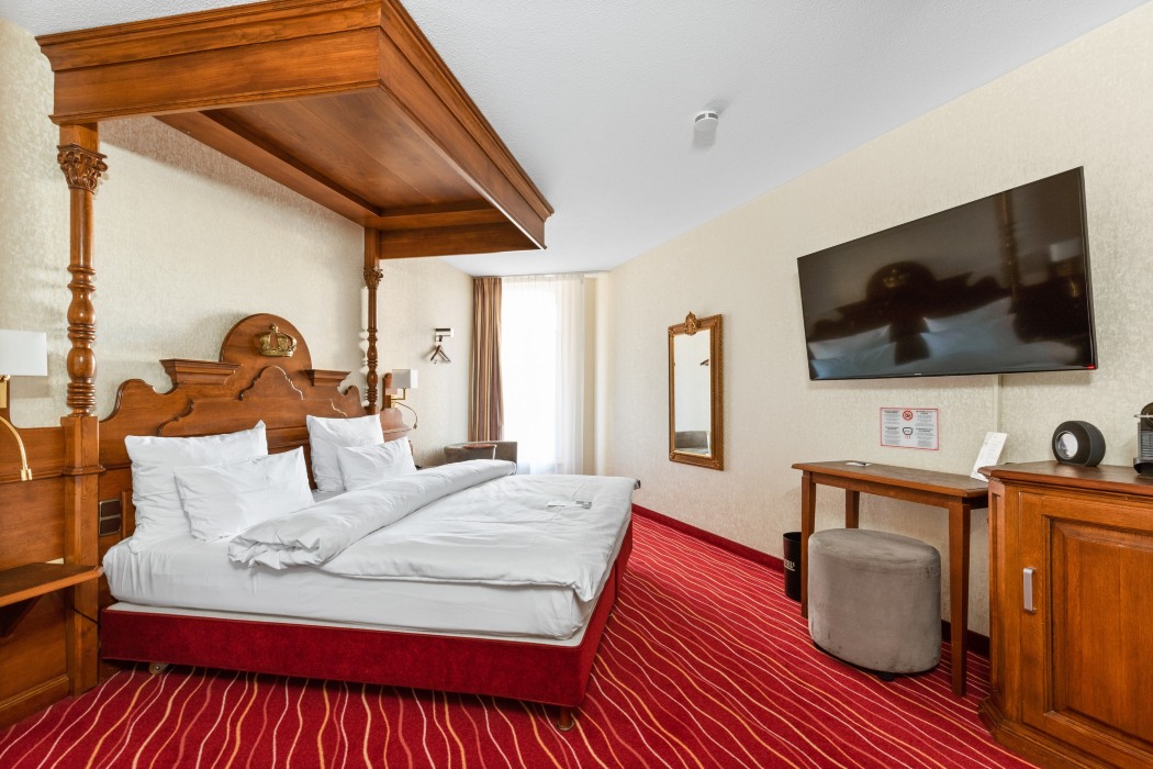 King's Hotel First