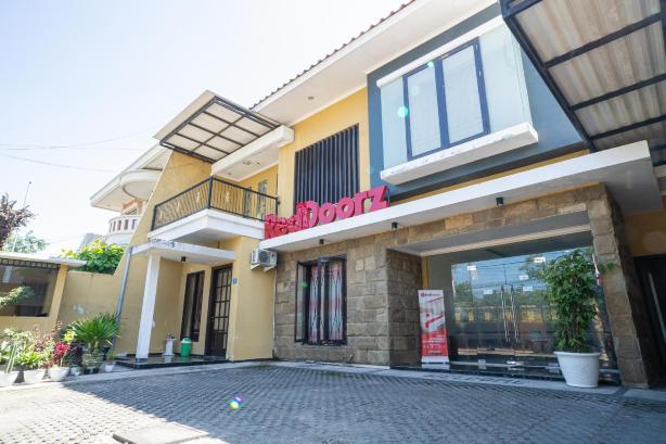 RedDoorz Syariah Near Marvel City Mall 2 #5